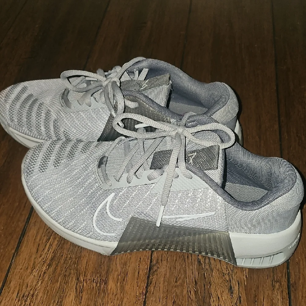 Nike Metcon 9 'Light Smoke Grey Sneakers